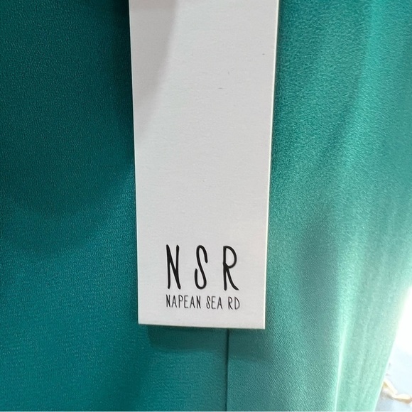 𝅺NEW WITH TAGS‎ NSR RUFFLE HALTER DRESS - Picture 11 of 14